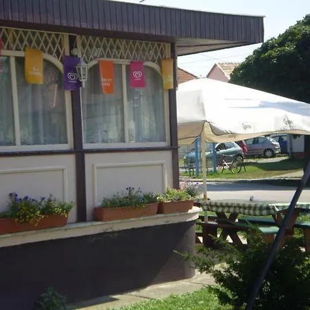 Bed & Breakfast Margareta Vendeglo Es Panzio *